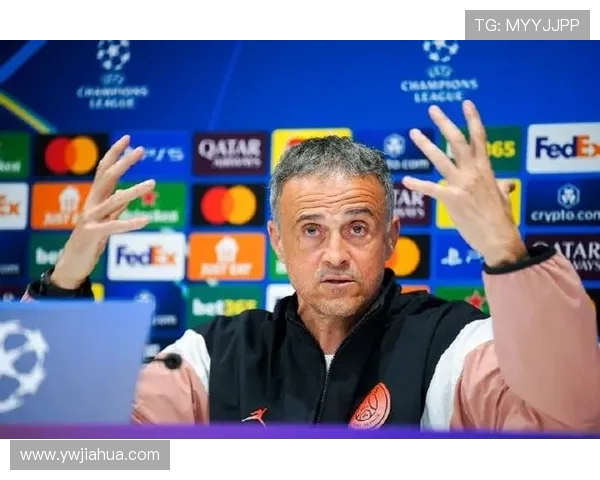 齐达内与恩里克的西甲战术较量:2017赛季的顶尖教练博弈解析 齐达内与恩里克的西甲战术较量:2017赛季的顶尖教练博弈解析